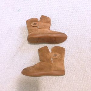 Toddler UGG in Chestnut in size 9